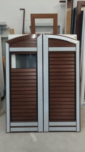 PERSIANA NOCE DX CON CENTINA, L60,7XH159. €520,50 POSA E TRASPORTO ESCLUSI