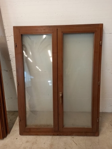 FINESTRA LEGNO ROVERE DX, L109XH145. €200,00POSA E TRASPORTO ESCLUSI