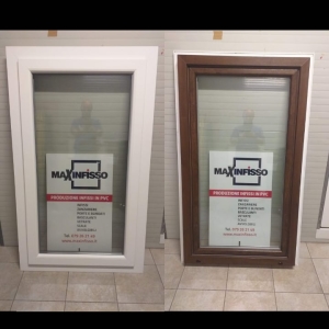 FINESTRA 1 ANTA BICOLORE, INTERNO BIANCO LISCIO ESTERNO NOCE. APERTURA A SCELTA . MISURE L847XH1468. € 217,25 POSA E TRASPORTO ESCLUSI
