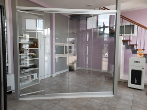 Vetrata panoramica pivot (impacchettamento a libro) profili in alluminio color argento, misure L276 x h245 €1443,69 POSA E TRASPORTO ESCLUSI